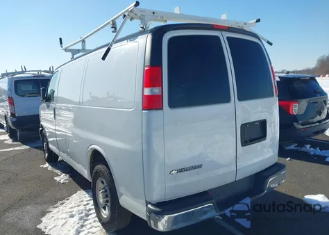 2018 Chevrolet Express 2500 Work Van z USA, uszkodzony, nr VIN 1GCWGAFG7J1910403